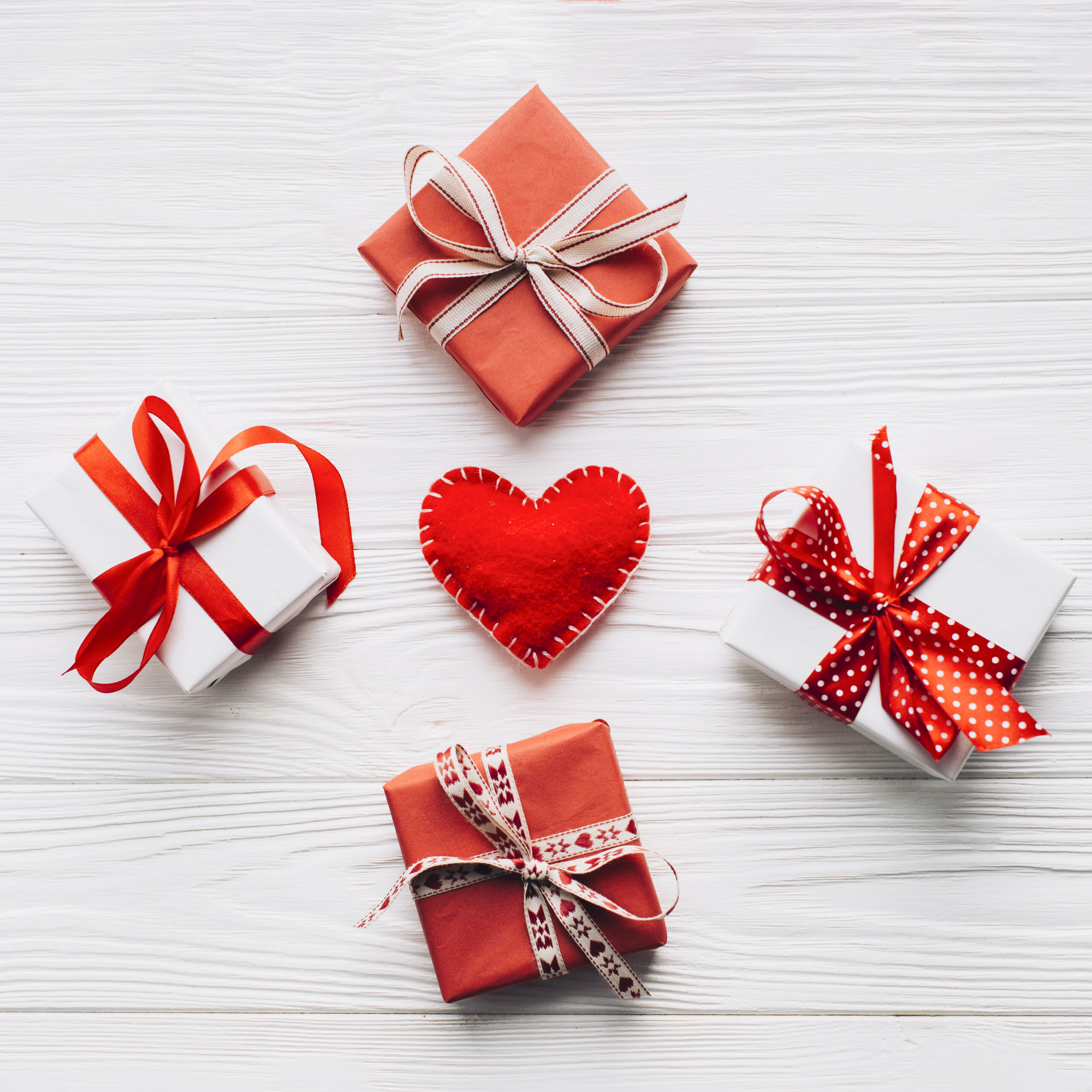 heart-amidst-gift-boxes gift hamper